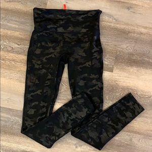 Camo Faux leather SPANX LEGGING MEDIUM